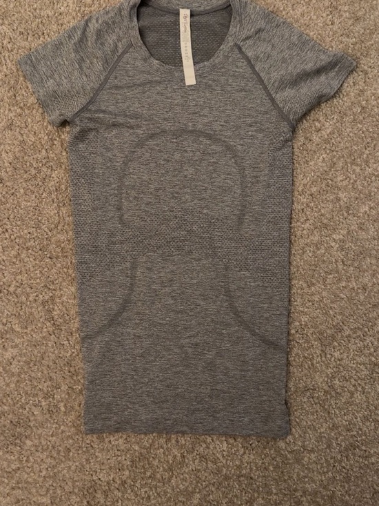lululemon athletica Tops - lululemon athletica Women's Short Sleeve Swiftly Tech Gray
